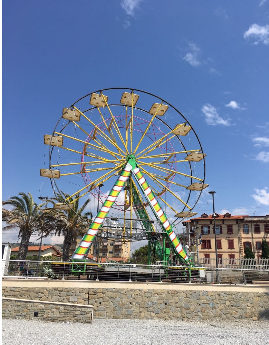 A Bordighera è arrivata la “Ruota Panoramica” resterà fino al prossimo settembre
