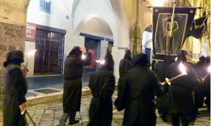 A Pieve di Teco si celebra il Venerdì Santo con la venerabile arci confraternita della Buona Morte