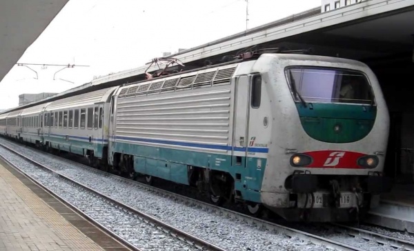 ADDIO A DUE TRENI INTERCITY IN ATTESA DEL POTENZIAMENTO DELLA STAZIONE DI VENTIMIGLIA