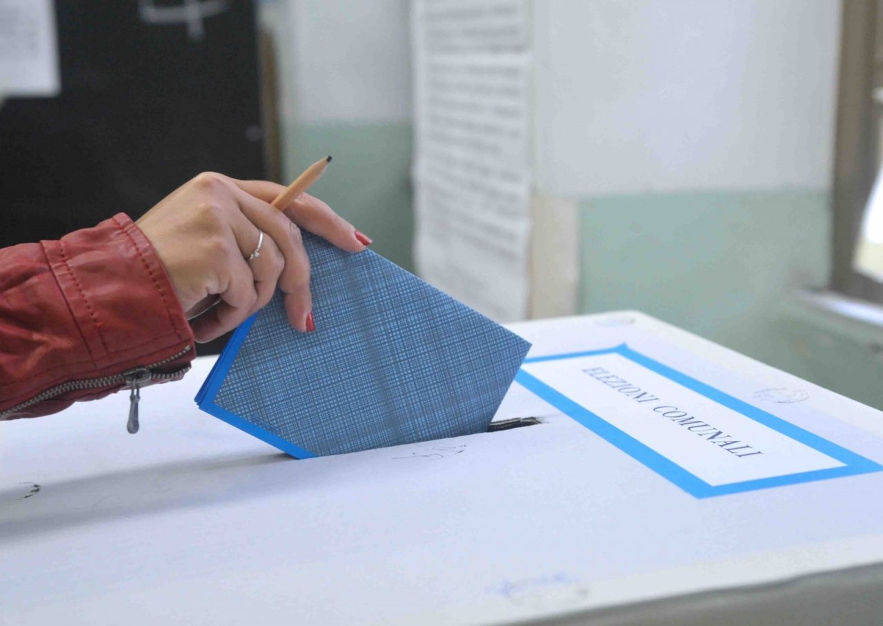 AMMINISTRATIVE 2017: I PRIMI DATI DALLE URNE / AFFLUENZA AL 22,08%