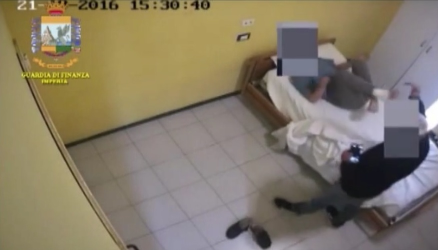 ANZIANI MALTRATTATI A PORNASSIO:ECCO IL VIDEO CHE INCASTRA GLI INDAGATI