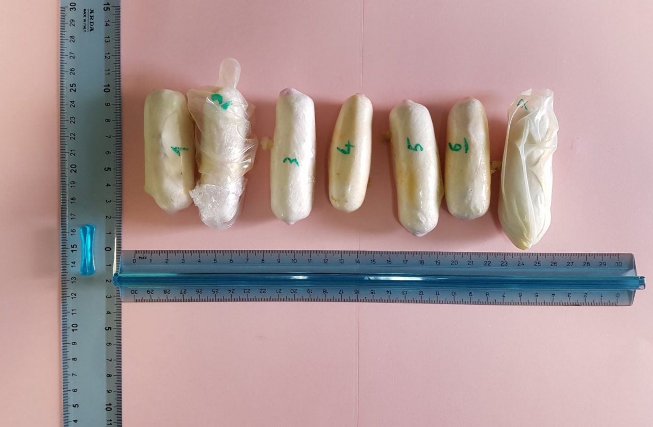 ARRESTATA CON 200 GRAMMI DI COCAINA NASCOSTI NELL’UTERO