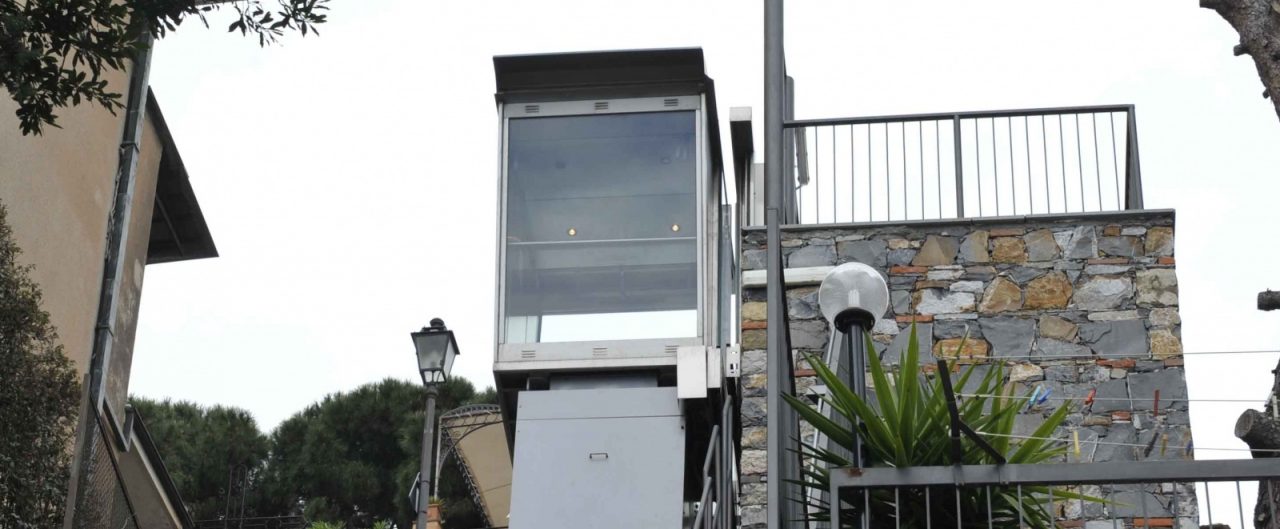 ASCENSORI DI PORTO MAURIZIO IN FUNZIONE MA PRESIDIATI DA TECNICI  MANUTENTORI