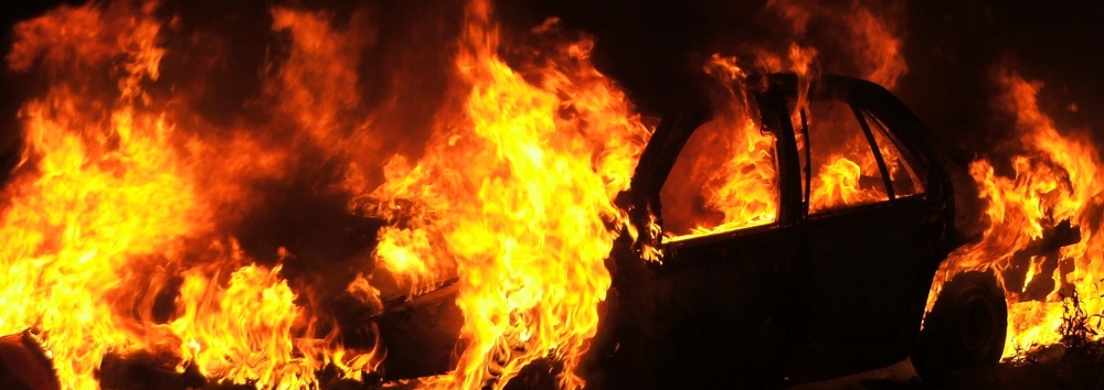 AUTO IN FIAMME SULL’AURELIA BIS, VIGILI DEL FUOCO SEDANO IL ROGO