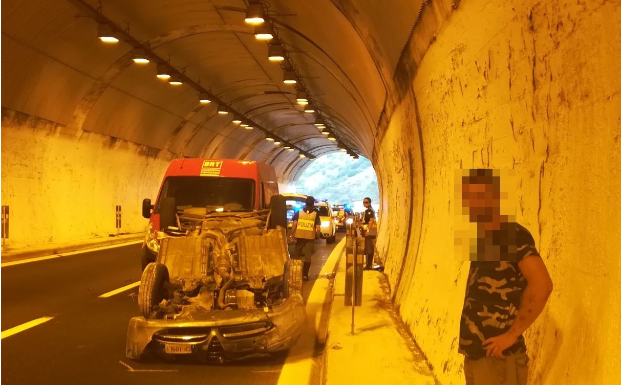 AUTO SI CAPPOTTA SULL’A10, NELL’INCIDENTE COINVOLTI 3 MEZZI, DUE I FERITI/ C’E’ ANCHE UN BIMBO/ FOTOSERVIZIO