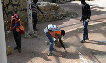 Al via i lavori di pulizia dei Giardini Toscanini con i migranti volontari