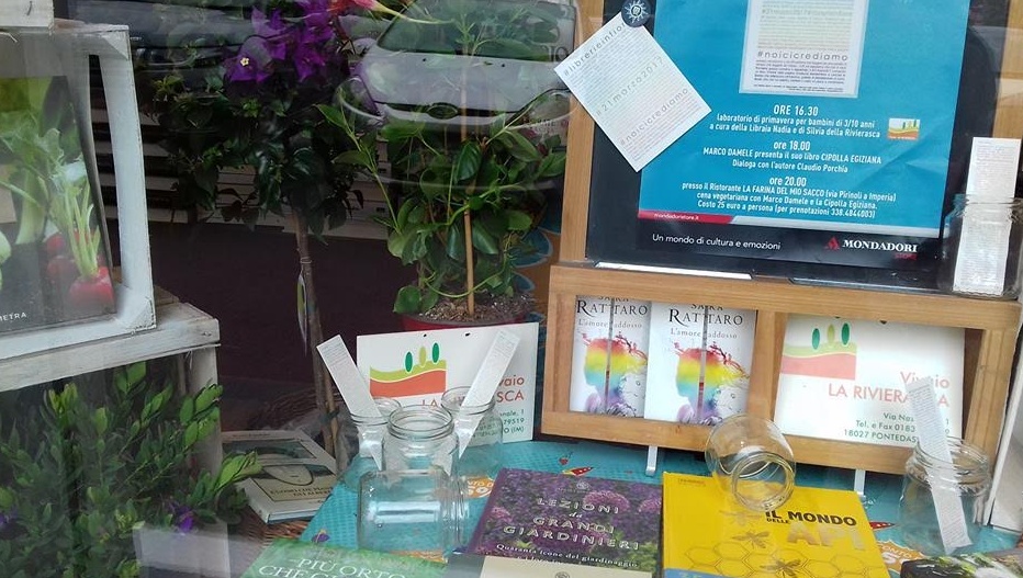 Alla libreria Mondadori di Imperia oggi c’è “Librerie in Fiore”