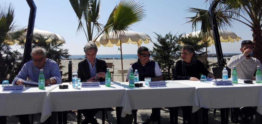 Arma di Taggia: ad aprile torna la corsa di cavalli in spiaggia con il “Barrel on the Beach”. Record di iscritti: 190. Mai così bene