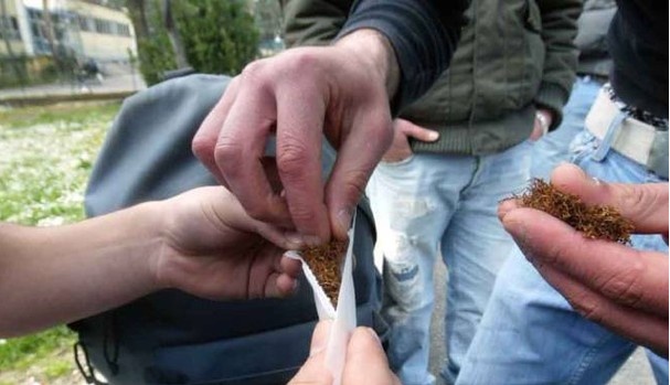 BABY PUSHER DENUNCIATO DALLA POLIZIA: 14ENNE IN POSSESSO DI MARIJUANA