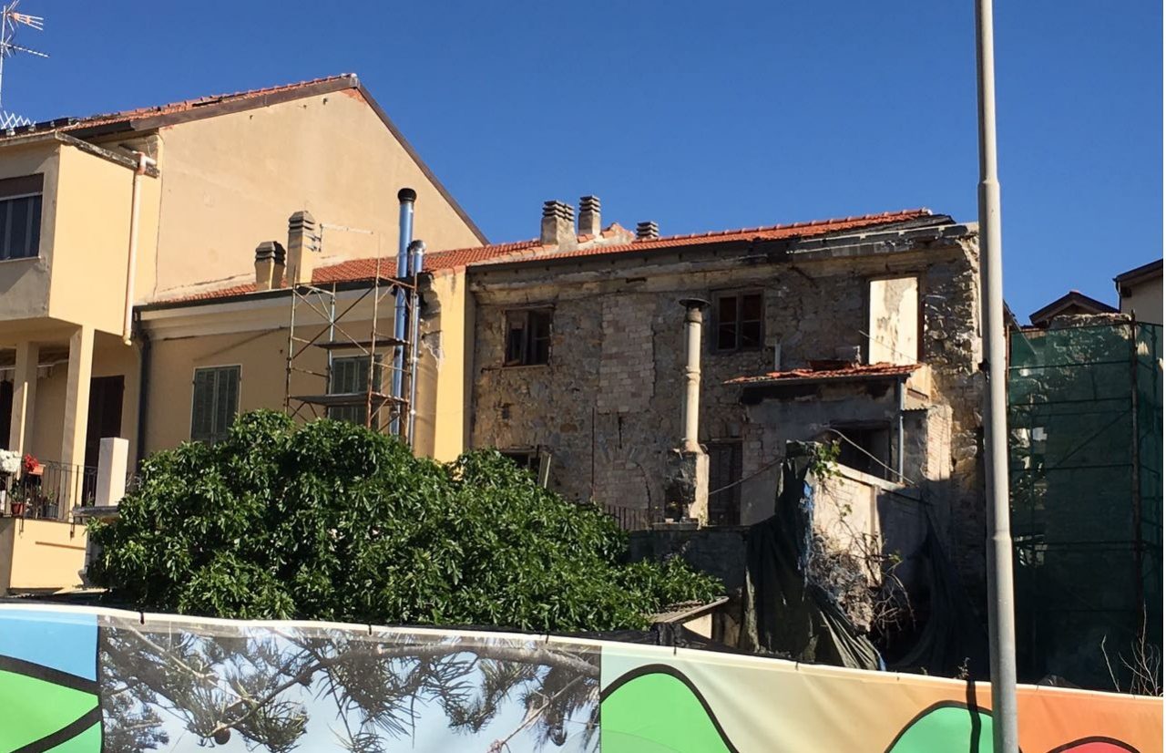 BLITZ DEI CARABINIERI NELL’EX HOTEL ABBANDONATO DI VIA TRENTO/ 3 PERSONE IDENTIFICATE