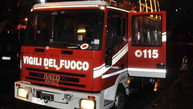 BRUCIA IL PARCO GIARDINO DI VILLA SULTANA A OSPEDALETTI