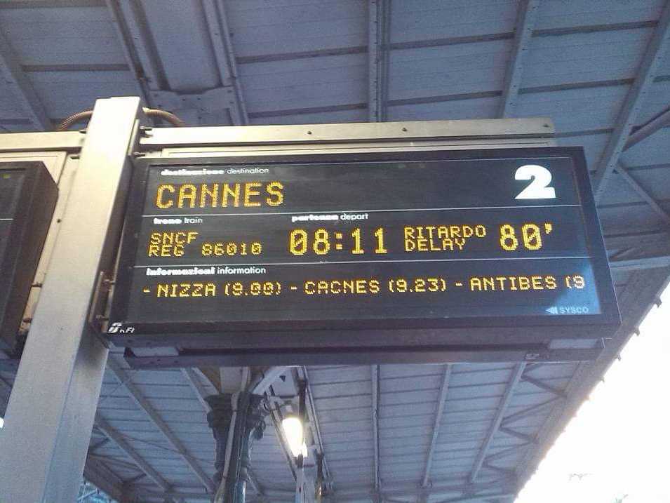 BUFERA SUI TRENI FRANCESI: TROPPI RITARDI E RISCHIO LICENZIAMENTO PER I FRONTALIERI/ ASSOCIAZIONI ALL’ATTACCO