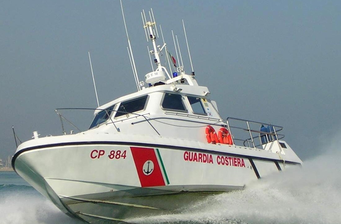 Barca a vela in avaria a Imperia, intervento della capitaneria