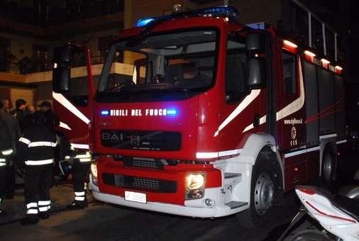 Bruciano due auto e una cantina a Riva Ligure nella notte