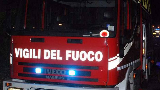 Bruciano due cassonetti nei pressi dello stadio Ciccione di Imperia