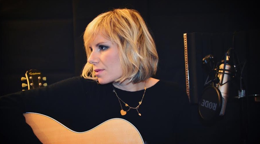 CHIARA RAGNINI PUBBLICA IL SUO PRIMO ALBUM GRAZIE AL CROWFINDING. Nel frattempo canta Pausini e Antonacci