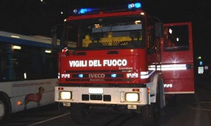 Canna fumaria in fiamme in via Diano Calderina: intervengono i vigili del fuoco