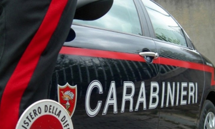 Non si ferma all’alt e tenta la fuga dopo una manovra pericolosa: patente sospesa il giorno di Capodanno