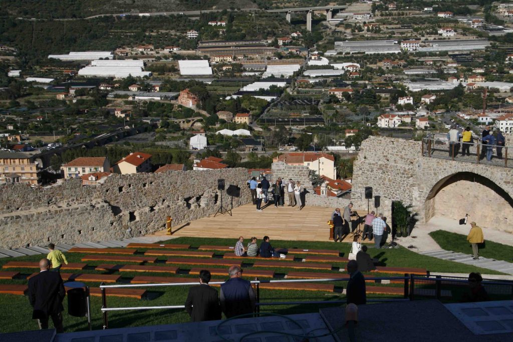 “Chilometro Zero” inizia Taggia in Teatro, domani sera al Castello