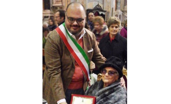 Cento candeline per Vincenza Apostoli, festeggiata da tutta la famiglia