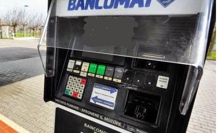 Colpiscono ancora i ladri del “self service”. Svaligiato terzo benzinaio in pochi giorni