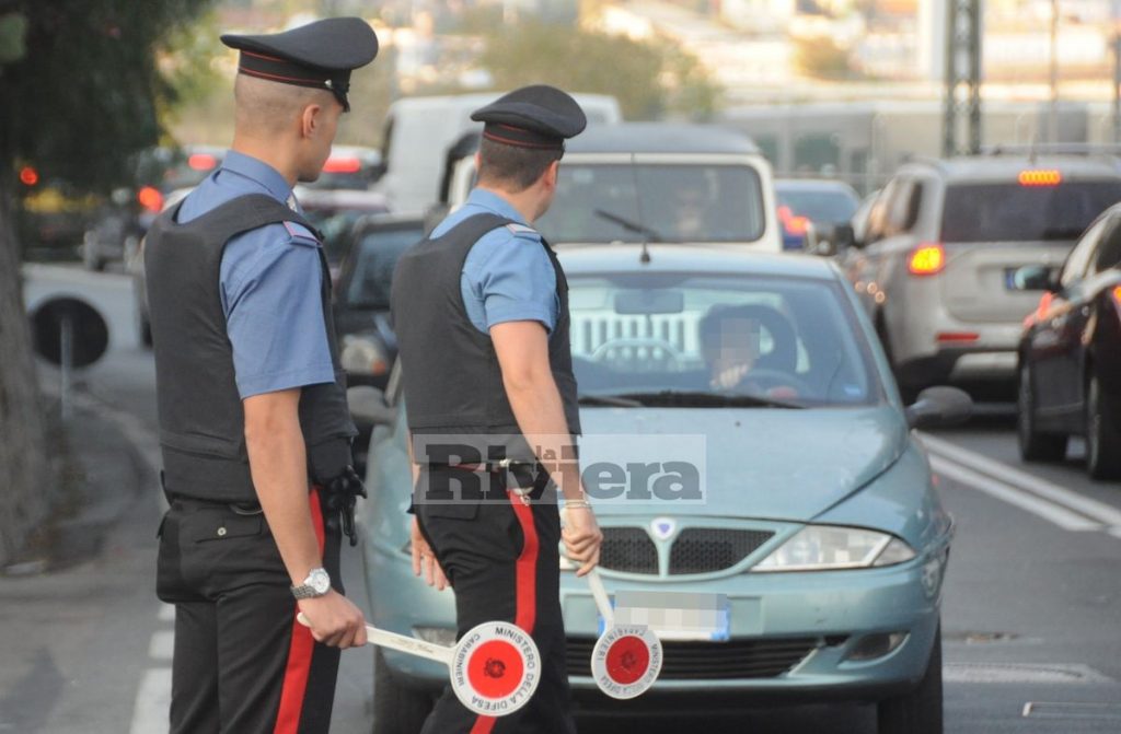 Controlli carabinieri podto di blocco estate_17