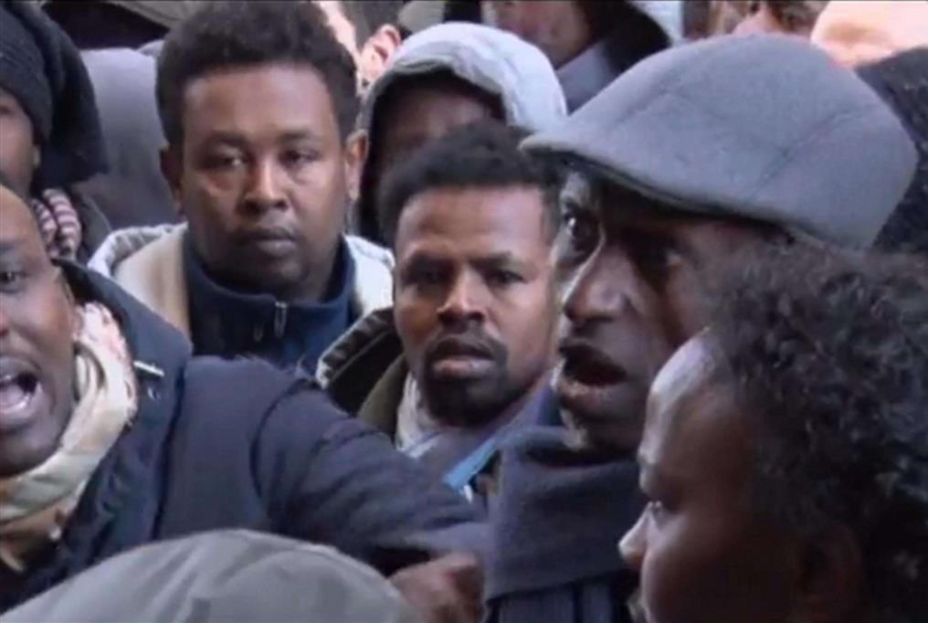 DECINE DI MIGRANTI A PIEDI DA BREIL A NIZZA PER PRESENTARE DOMANDA D’ASILO