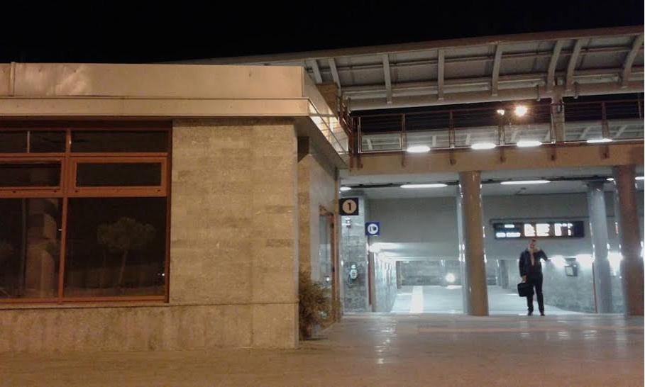 DIANO MARINA: NIENTE SALA D’ASPETTO E TEMPERATURE VICINE ALLO ZERO IN STAZIONE, LA RABBIA DEI PASSEGGERI