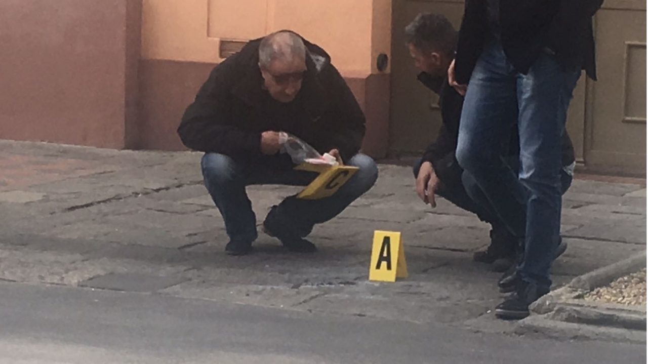 DIANO MARINA: ZIO E NIPOTE AUTORI DEL PETARDO ESPLOSO FUORI BANCA D’ALBA/ IDENTIFICATI DAI CARABINIERI