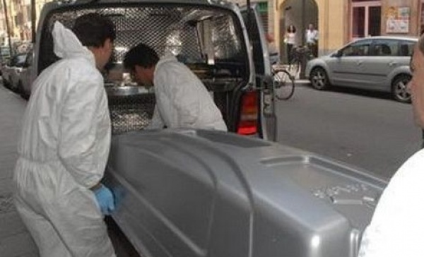DRAMMA DELLA SOLITUDINE. PENSIONATO MUORE IN CASA E LO TROVANO DOPO DUE SETTIMANE
