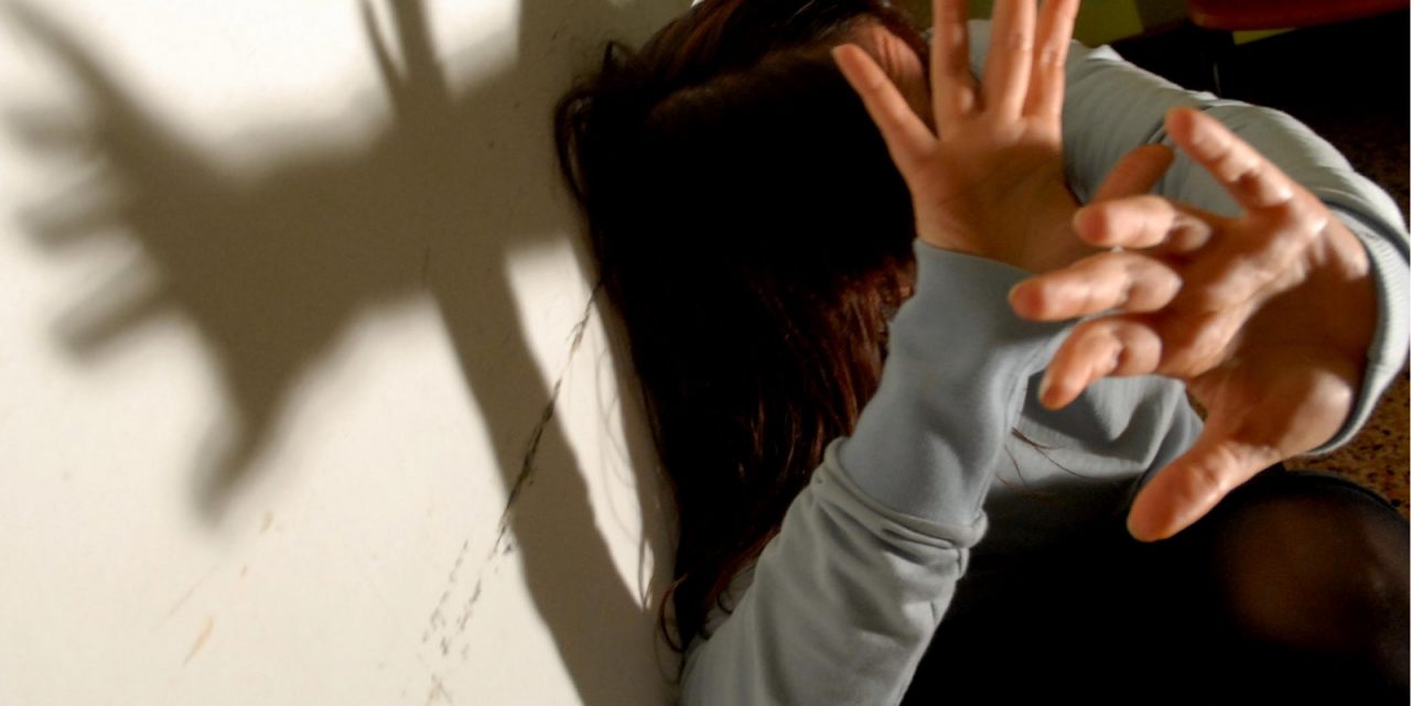 DRAMMA SFIORATO A SANREMO: GIOVANE PICCHIATA DAL FIDANZATO FINISCE AL PRONTO SOCCORSO CON 25 GIORNI DI PROGNOSI