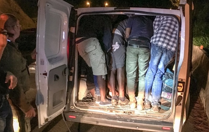 Da Milano a Ventimiglia, maxi operazione antitraffico di migranti. 34 misure di arresto