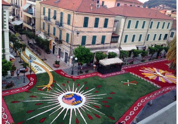 Diano Marina, domenica si annuncia un’infiorata da record
