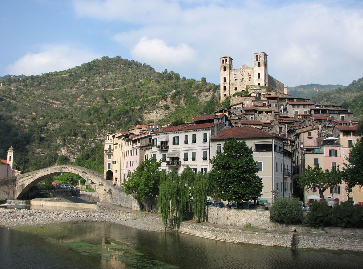 Dolceacqua vista negli scatti di fine ottocento: sabato presentazione de “La Magnifica Invenzione”