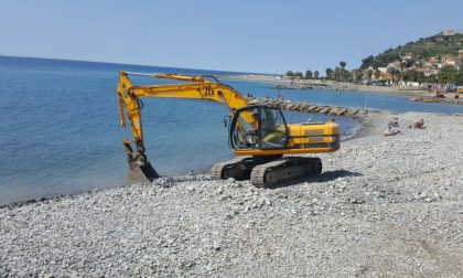 Dopo Oneglia avviati i lavori di  pulizia delle spiagge a Borgo Prino
