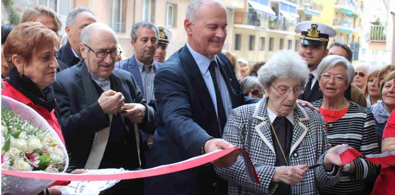 ELSA AUSENDA TAGLIA IL NASTRO DEL NUOVO CENTRO POLIVALENTE DELLA LILT IN VIA MARTIRI/LE FOTO