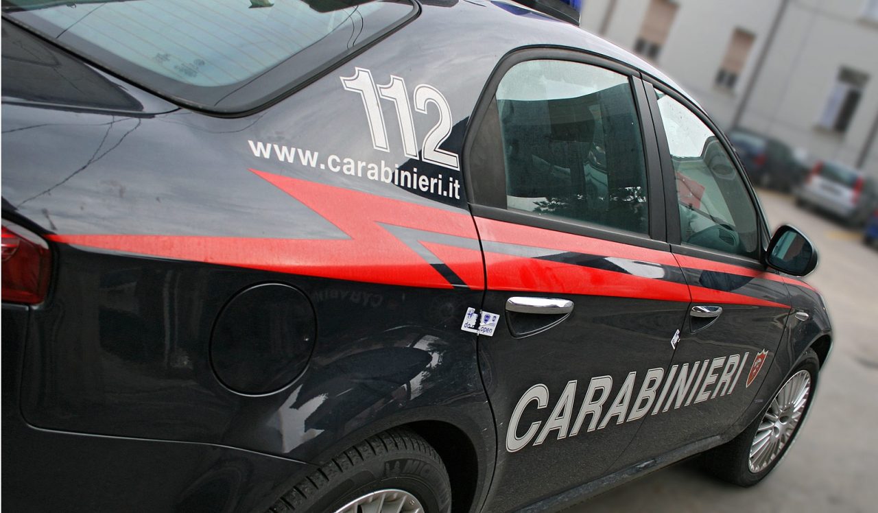 Furto in profumeria, bottino da 800 euro. In carcere donna di 42 anni