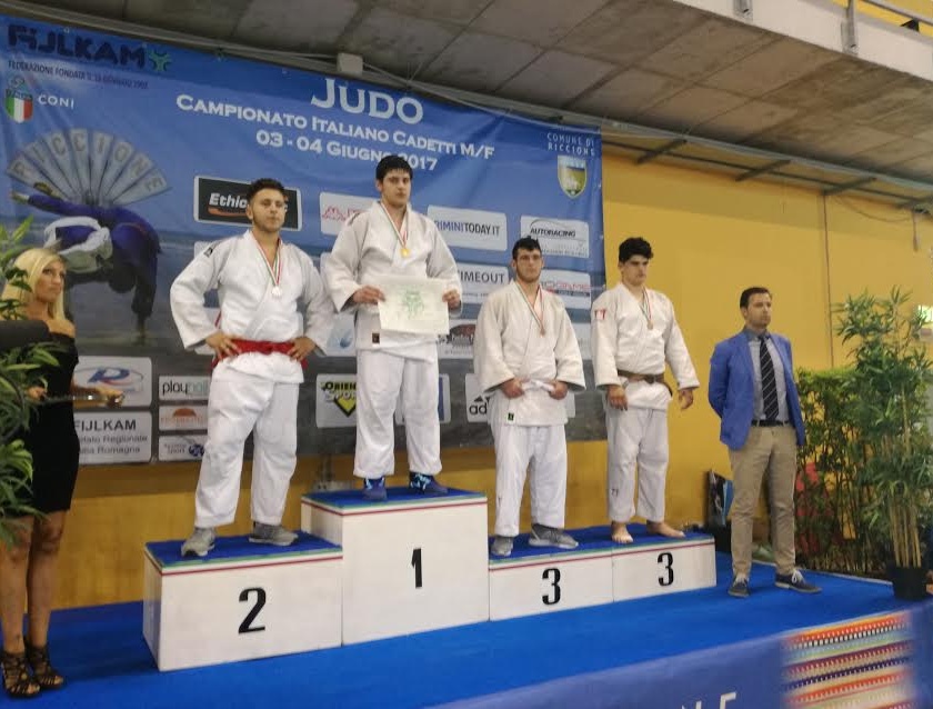GRANDE MEDAGLIA DI BRONZO PER LA NUOVA CINTURA NERA LORENZO ROSSI DI ARMA