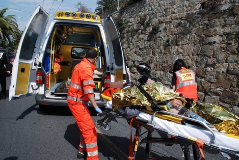 GRAVE UOMO INVESTITO DA UNO SCOOTER SULL’AURELIA AD ARMA DI TAGGIA