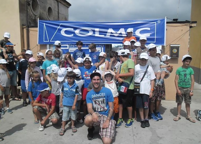 Gara di pesca con canna da riva per bambini a Oneglia