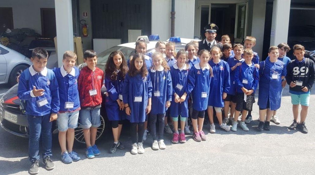 Gli alunni dell’Asquasciati in visita alla Caserma dei Carabinieri