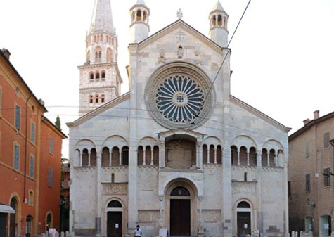 Gli alunni delle medie di Coldirodi incontrano il Vescovo di Modena – alla scoperta del Duomo e della spiritualità