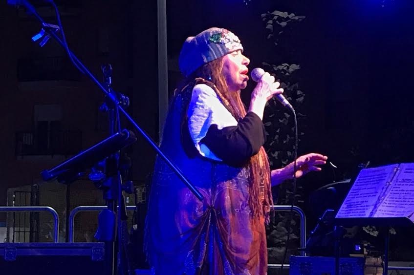 Grande apertura per il M6T Festival a San Bartolomeo al Mare con Iskra Menarini