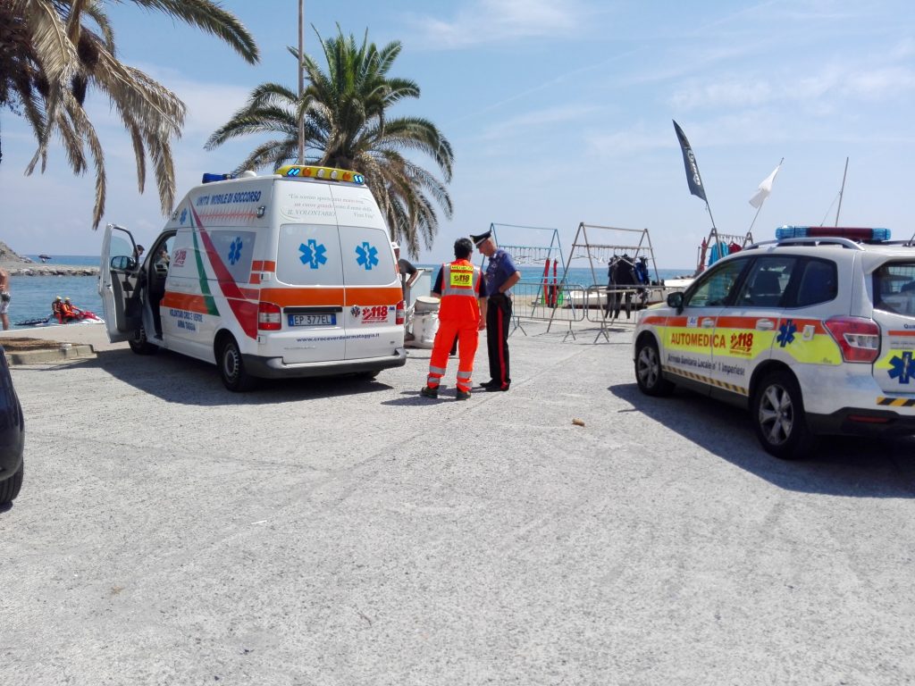 Sub in difficoltà al porto di Arma, interviene l’elisoccorso