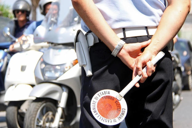 IMPERIA: GUIDAVA SCOOTER SENZA PATENTE, MULTA DI 5000 EURO