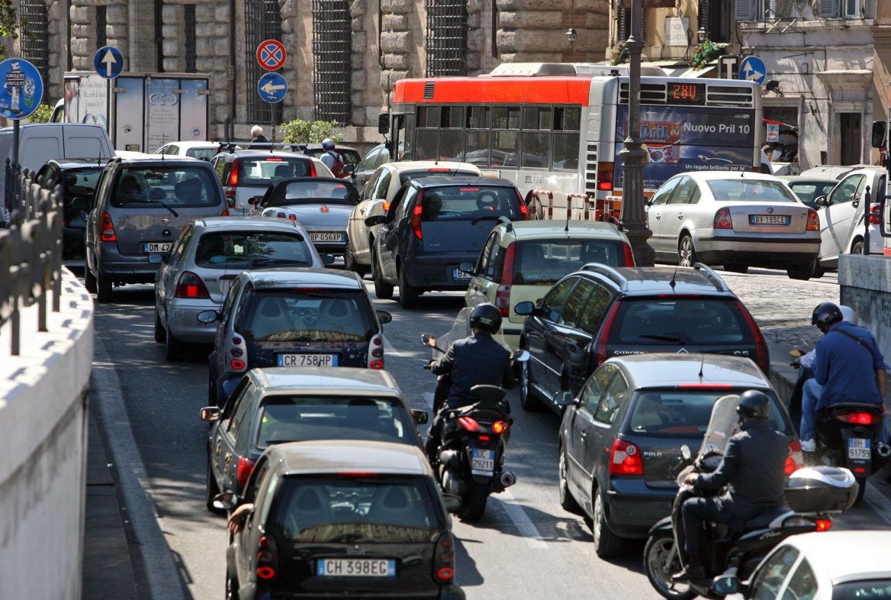 IMPERIA: TRAFFICO ALLE STELLE PER LE RIPRESE DEL CULT MOVIE/ LO SFOGO DI UN AUTOMOBILISTA