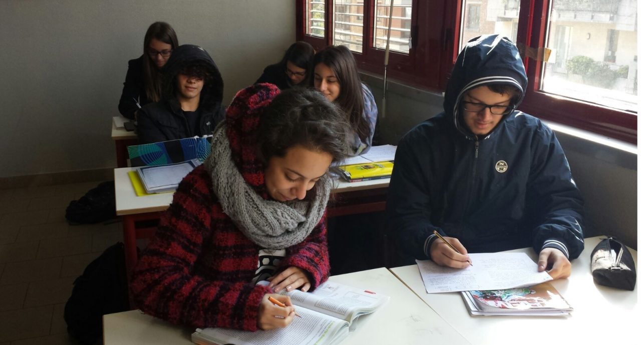 IN CLASSE CI SONO 13 GRADI: A CASA GLI STUDENTI DEL MARCO POLO DI VENTIMIGLIA