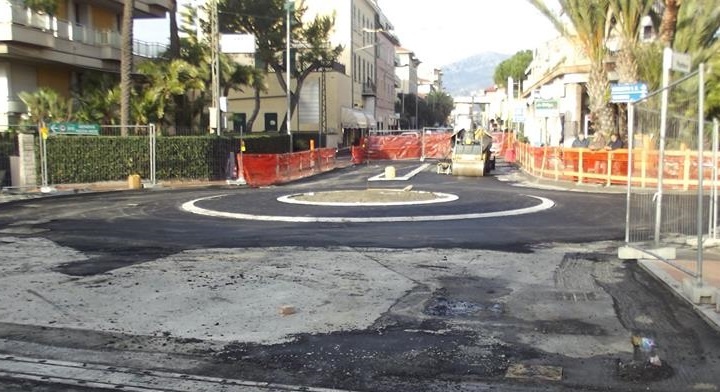 INCUBO ROTATORIA A BORDIGHERA: POSTICIPATA A DOMANI (?) L’APERTURA DELL’AURELIA
