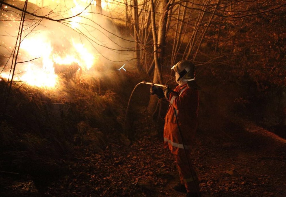 INFERNO DI FUOCO NELL’IMPERIESE: 4 I ROGHI ATTIVI/ SGOMBERATA UNA CASA A MONTALTO