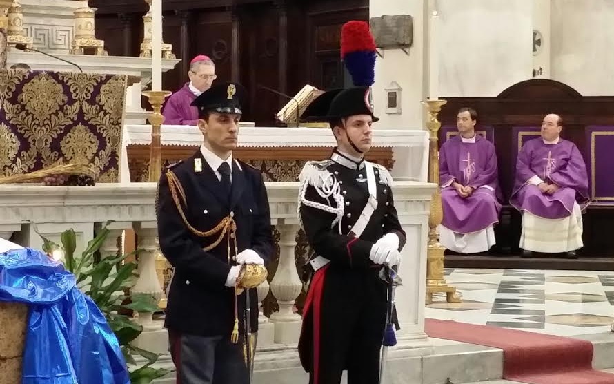Imperia, il vescovo ha celebrato la messa per carabinieri e polizia